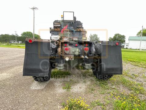 Oshkosh M1070 HET 8X8 Tractor Winch Truck